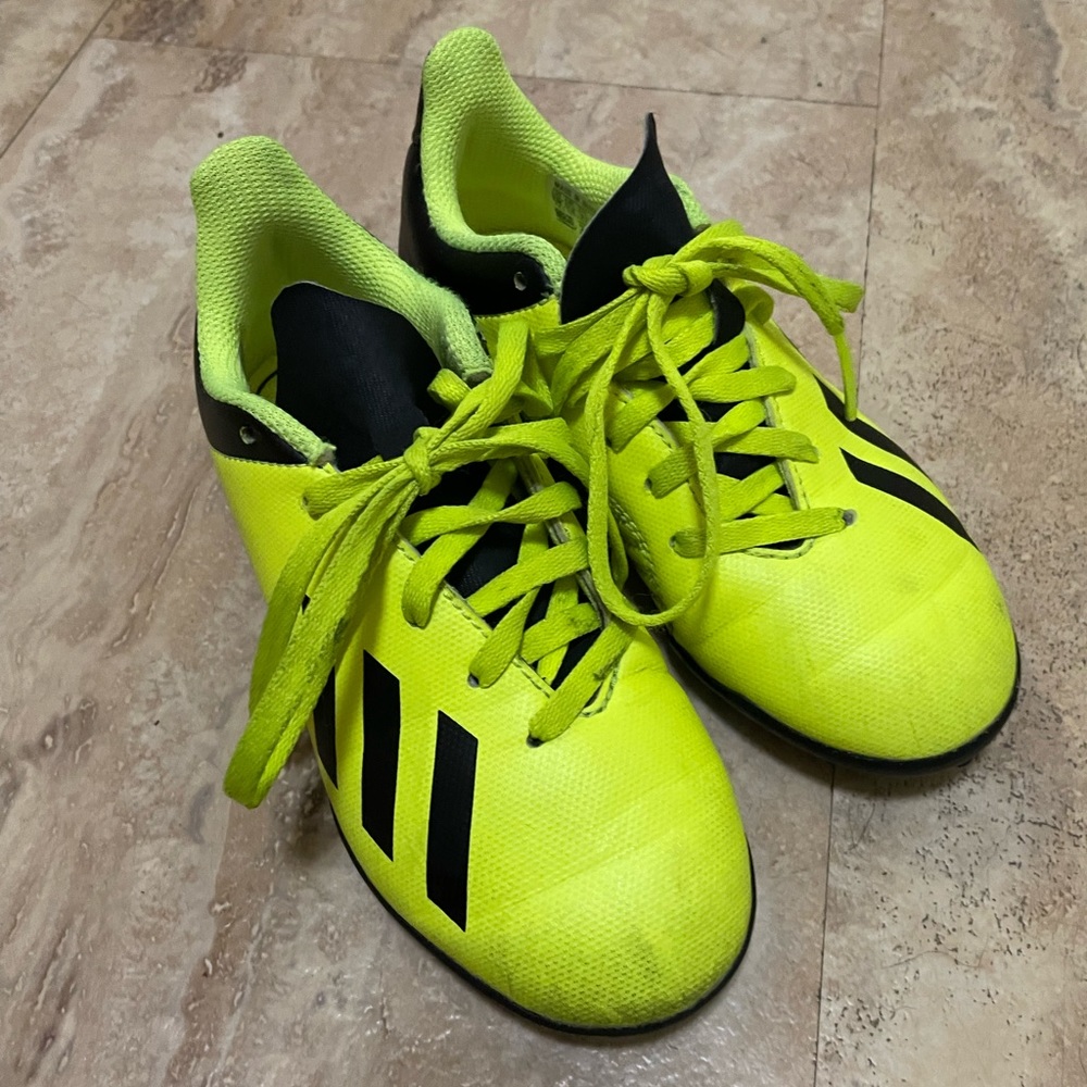 Adidas Soccer Sneakers Style CL1 037001 05/18